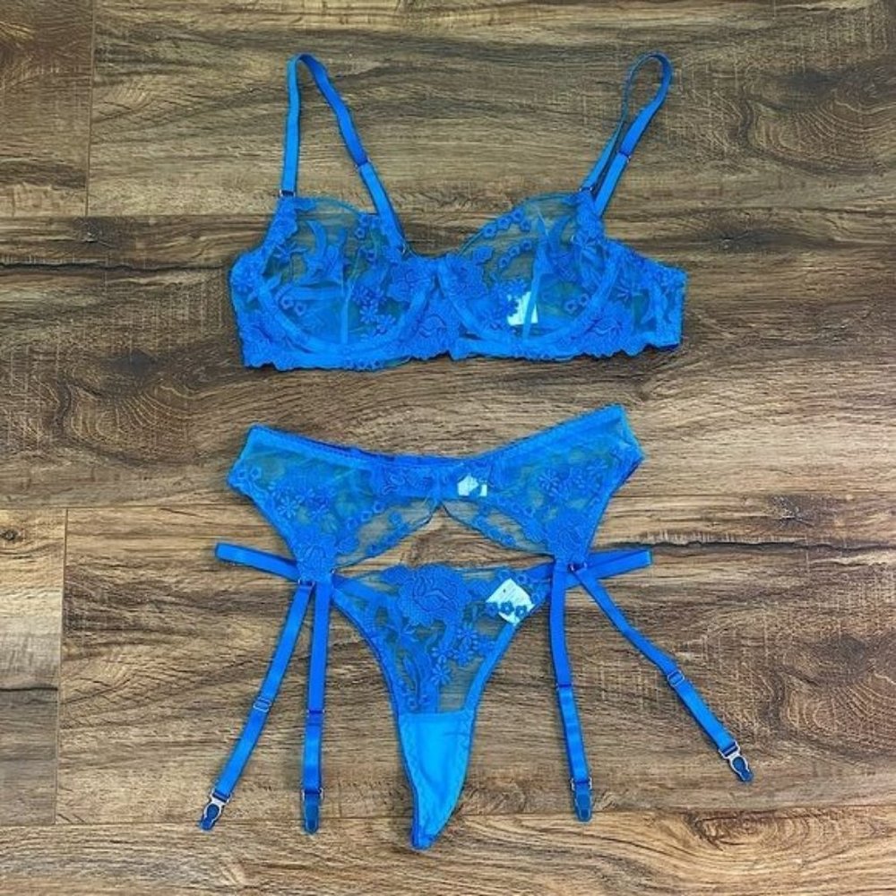 SEXY LINGERIE SET Floral Royal blue Lace bra panties and garter Size S NWOT